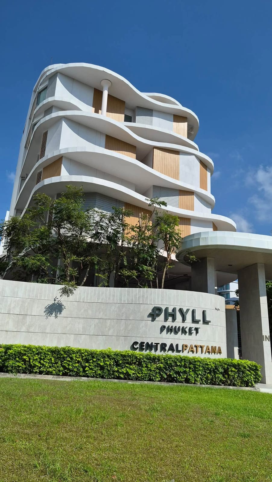 1-Bedroom Condominium for Rent in Phuket Town — exterior view