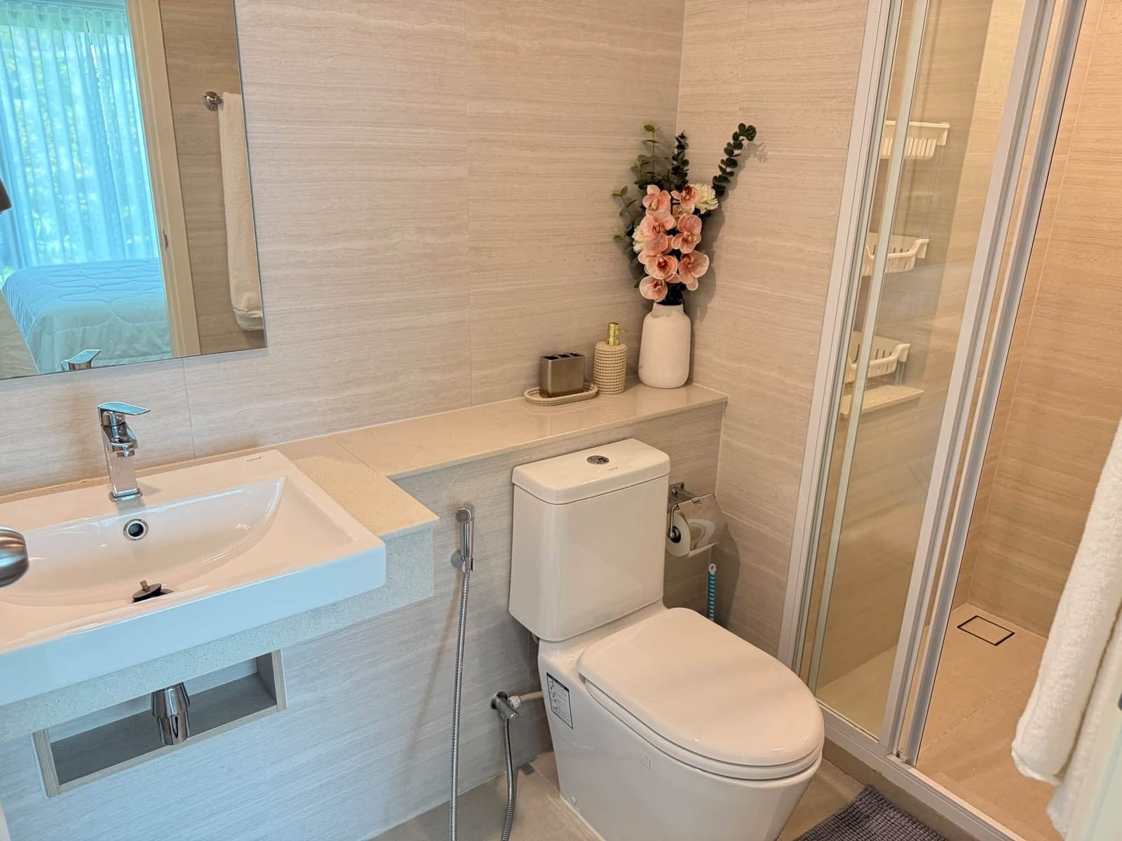 1-Bedroom Condominium for Rent in Phuket Town — interior view