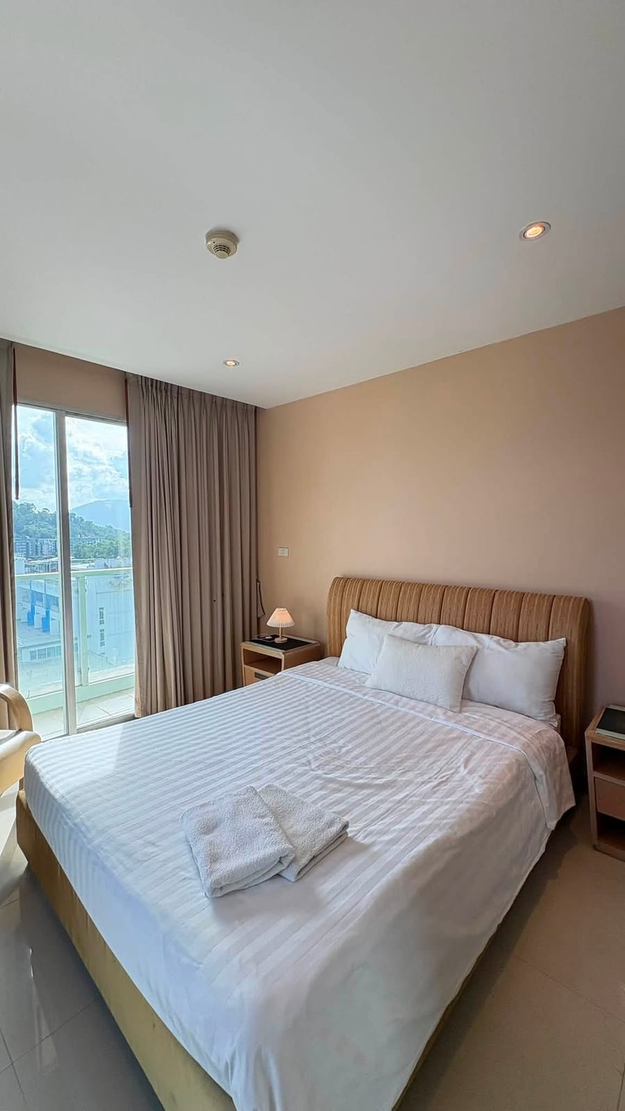 3-Bedroom Condominium for Rent in Phuket Town — interior view