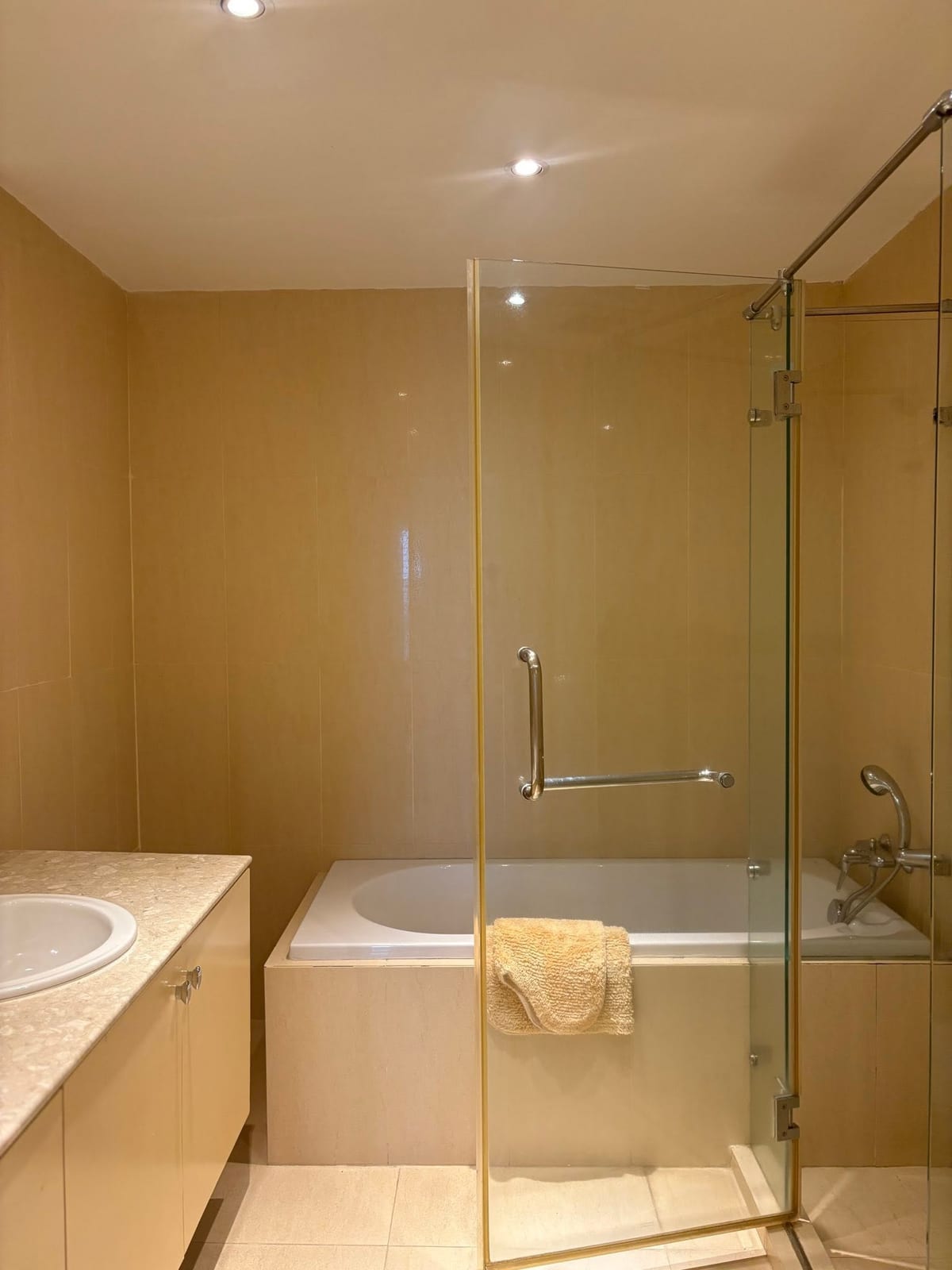 3-Bedroom Condominium for Rent in Phuket Town — interior view