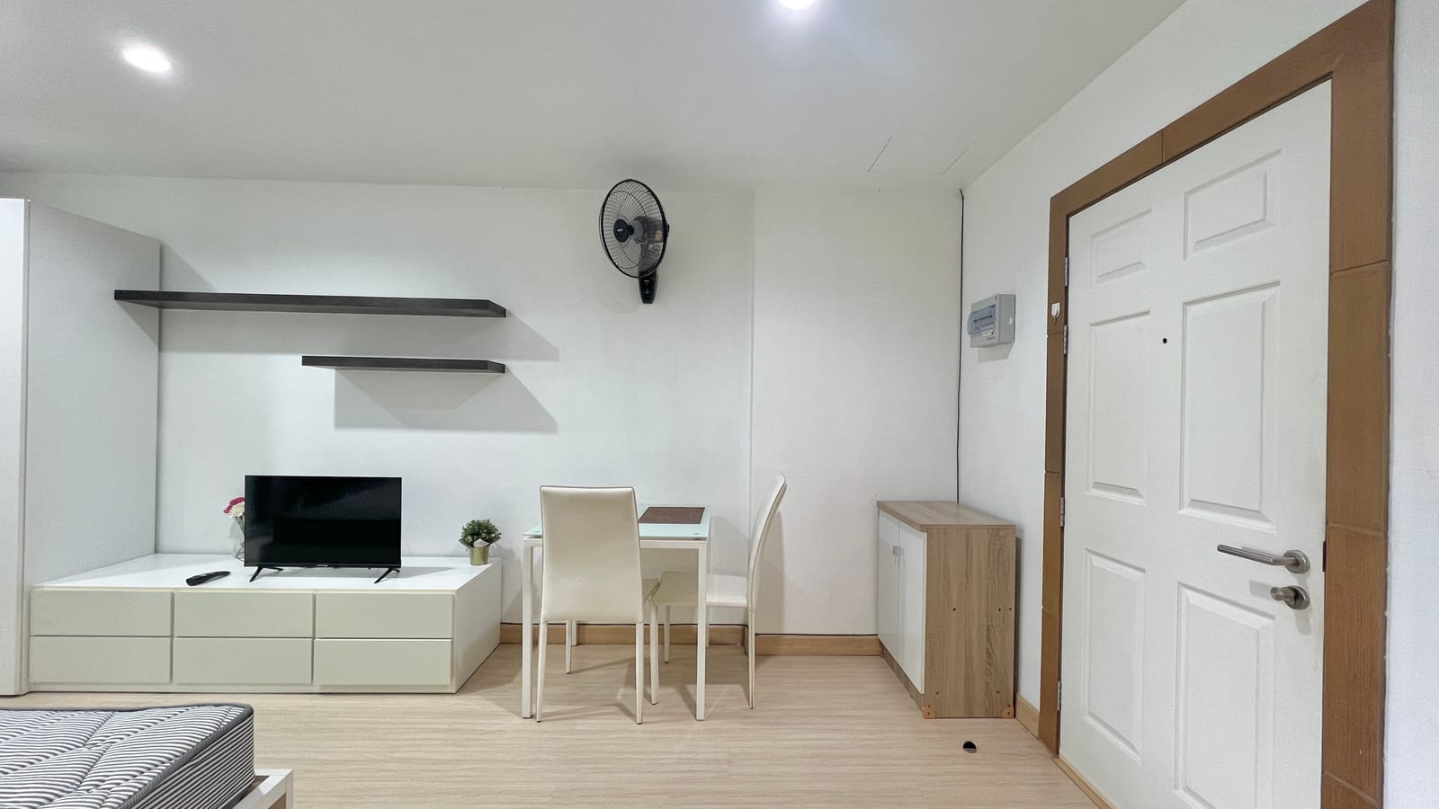 1-Bedroom Condominium for Sale in Phuket Town — interior view