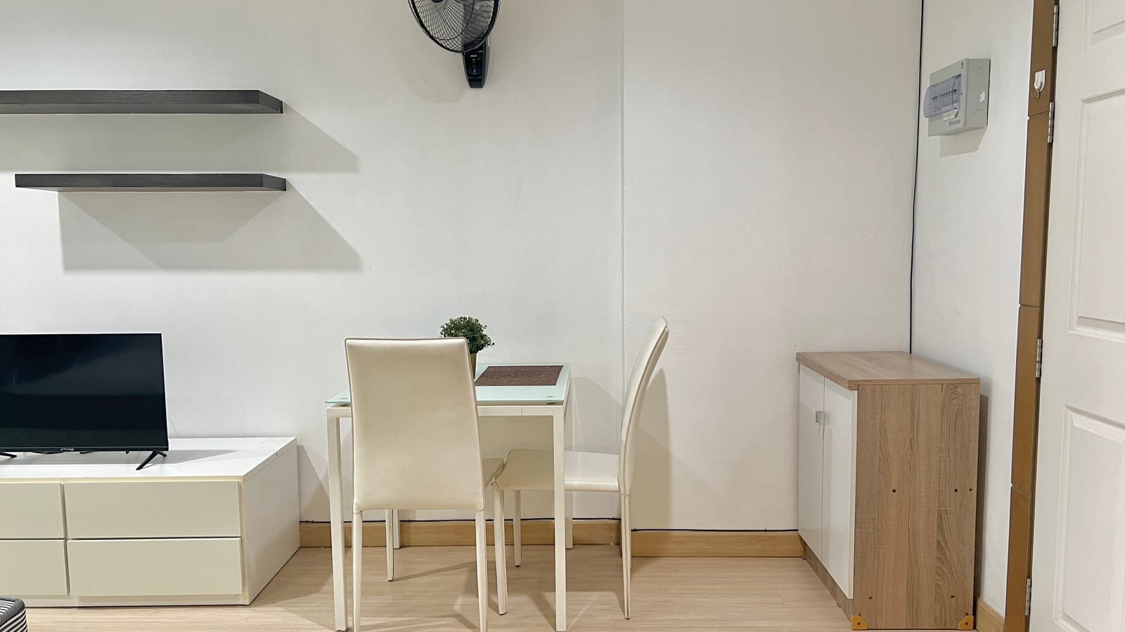 1-Bedroom Condominium for Sale in Phuket Town — interior view