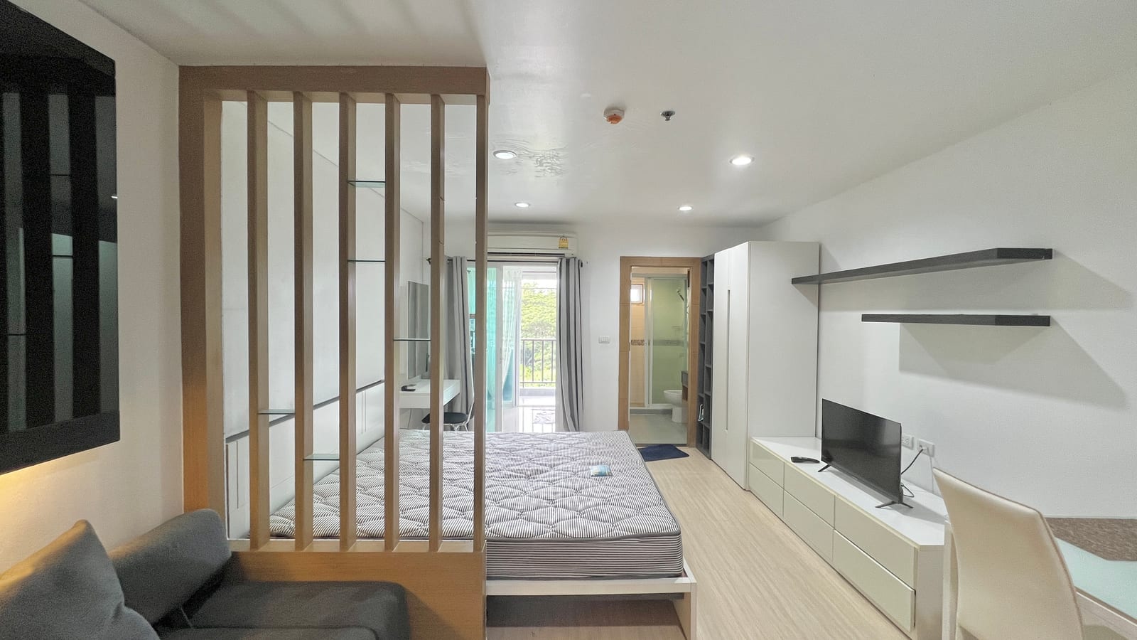 1-Bedroom Condominium for Sale in Phuket Town — interior view