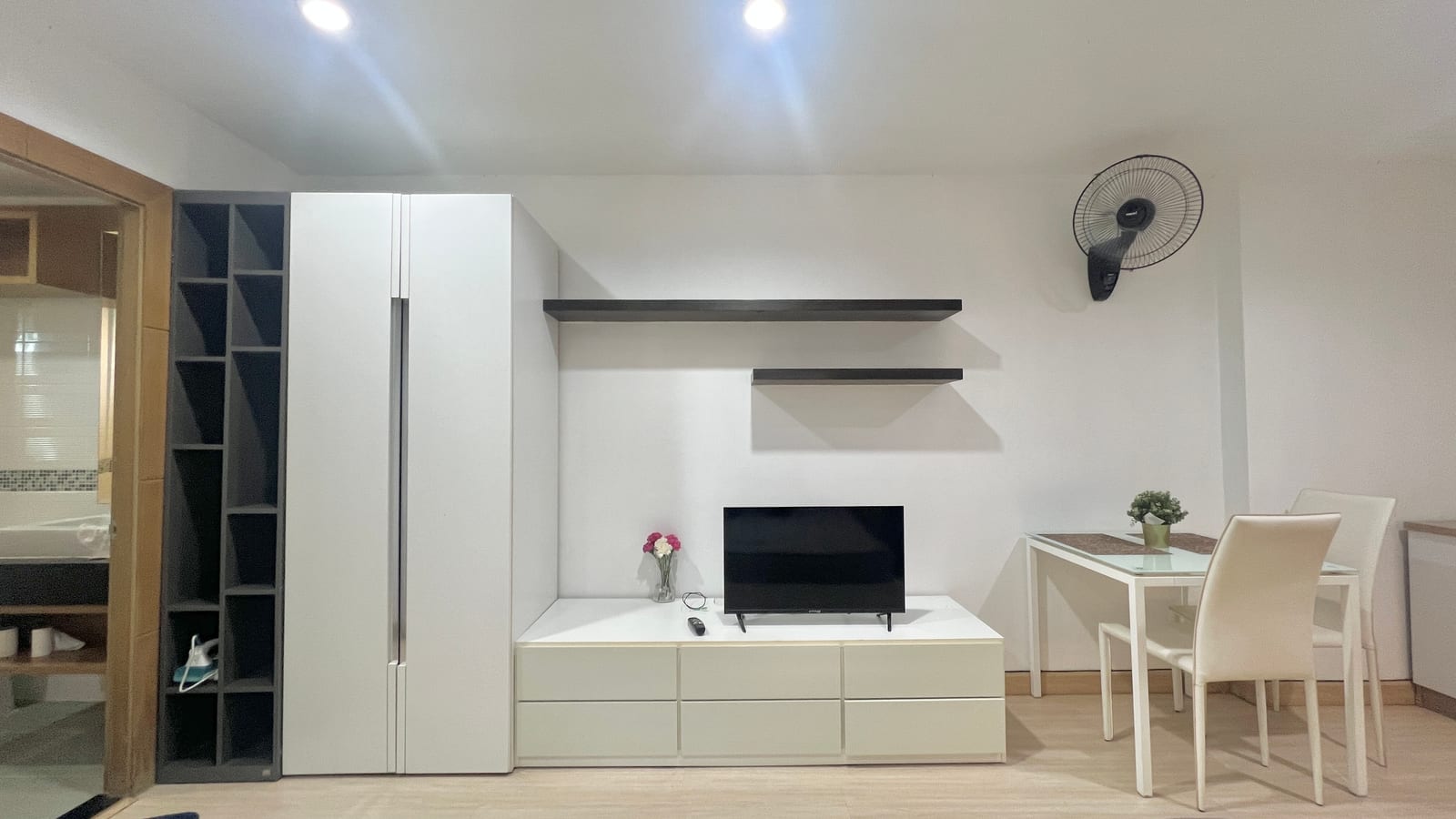 1-Bedroom Condominium for Sale in Phuket Town — interior view