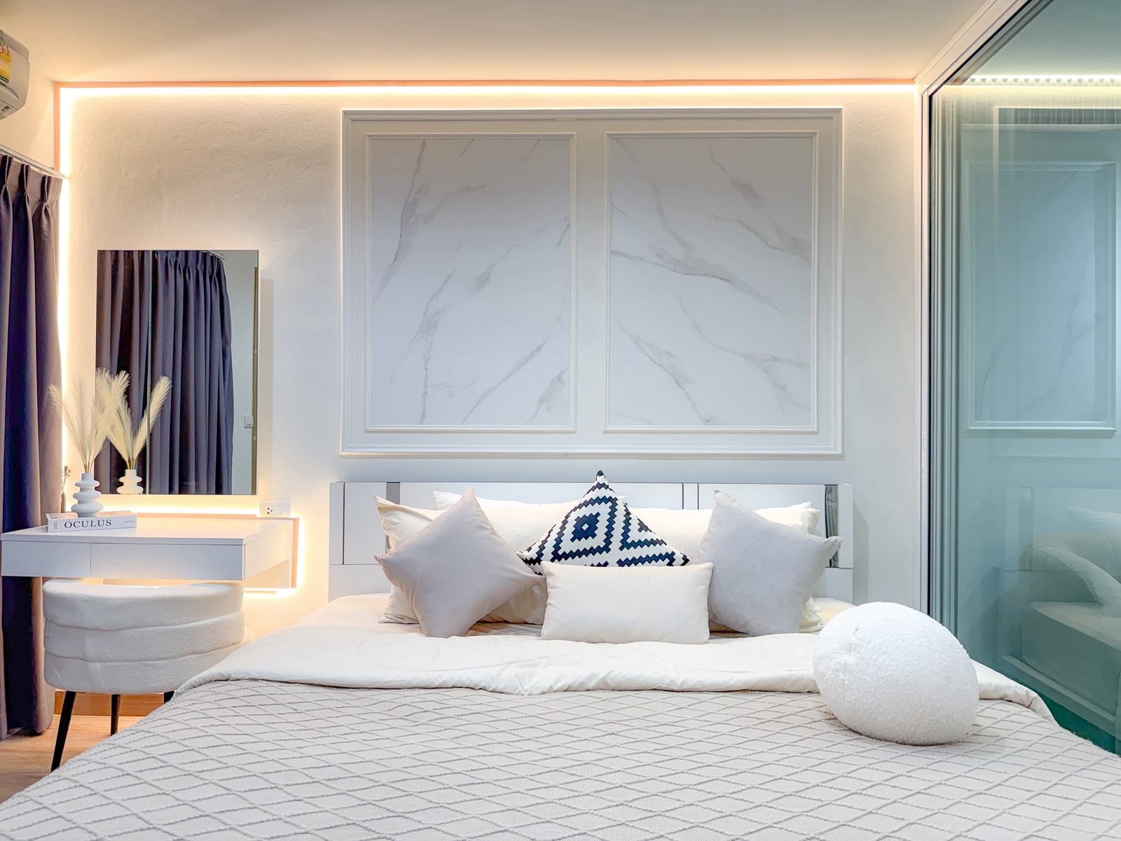 1-Bedroom Condominium for Sale in Phuket Town — interior view