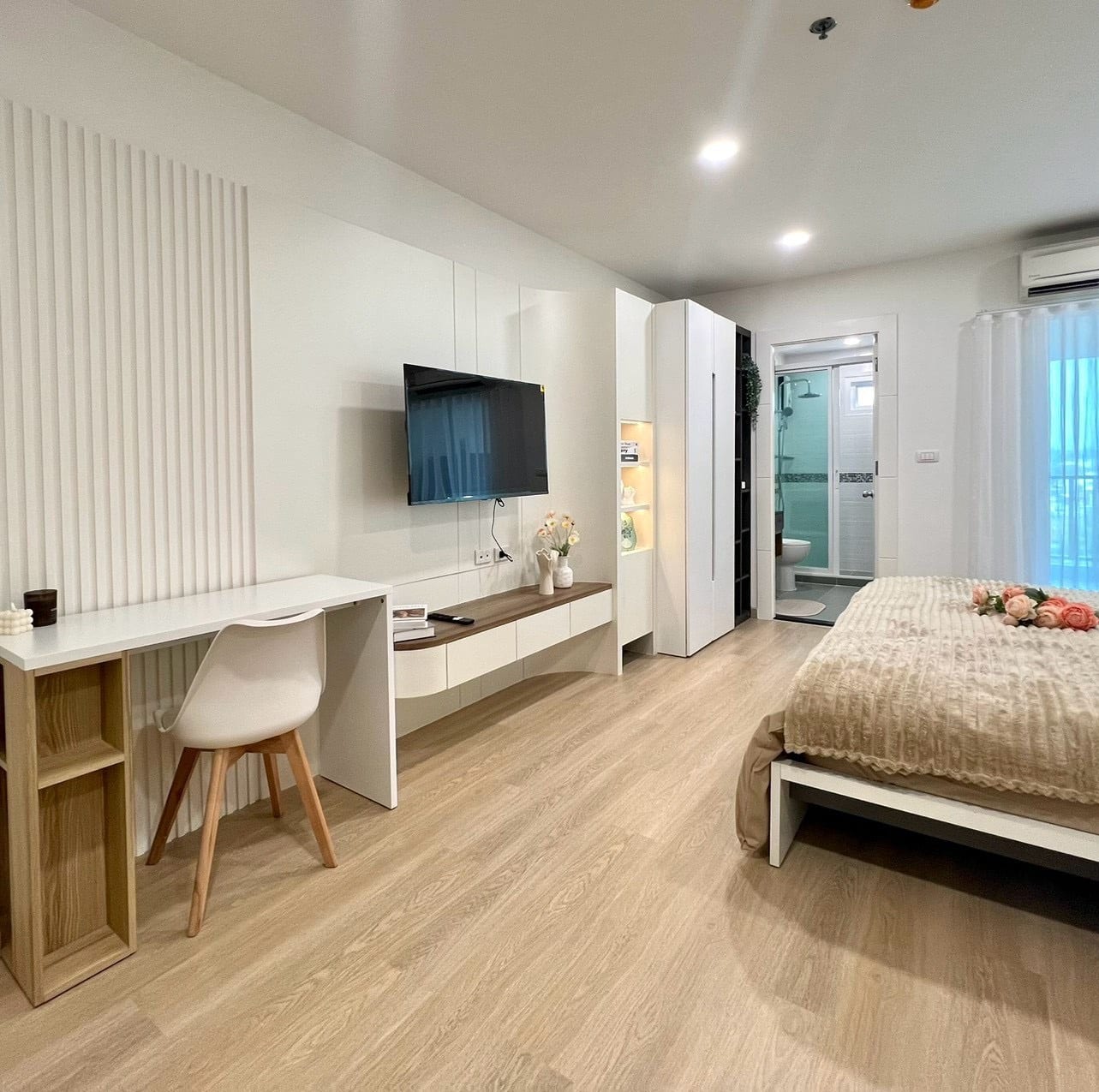 1-Bedroom Condominium for Sale in Phuket Town — interior view
