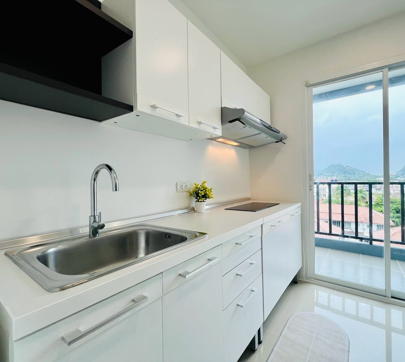1-Bedroom Condominium for Sale in Phuket Town — interior view