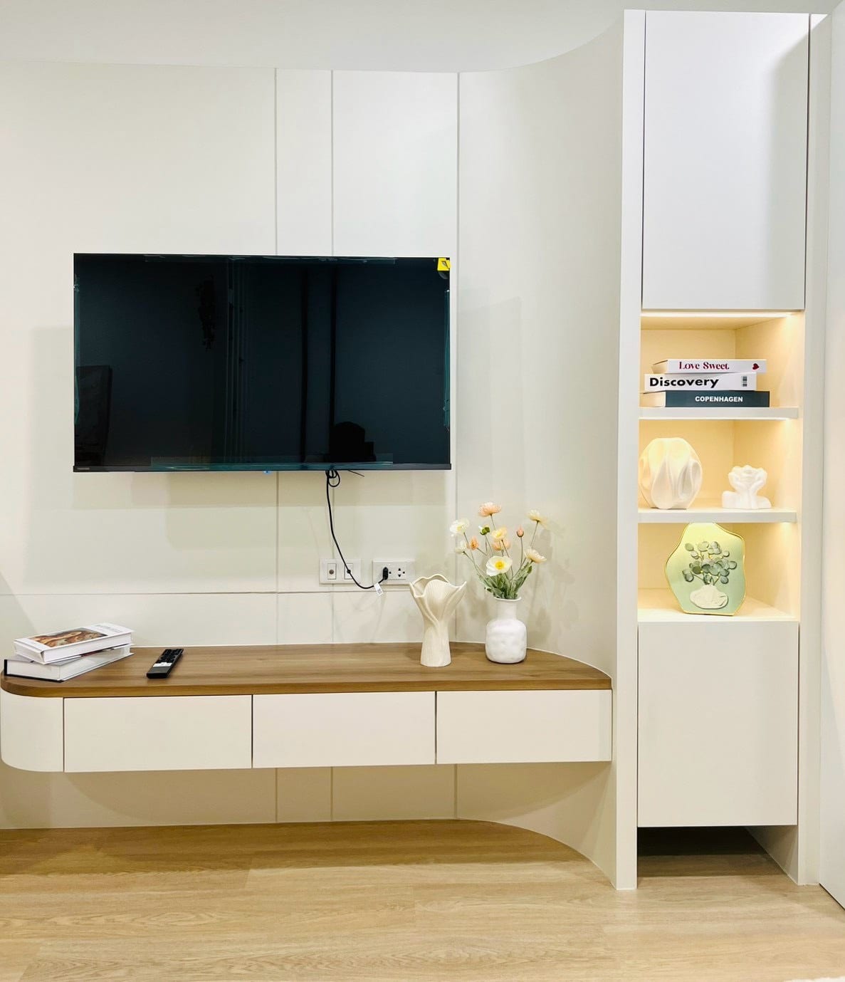1-Bedroom Condominium for Sale in Phuket Town — interior view