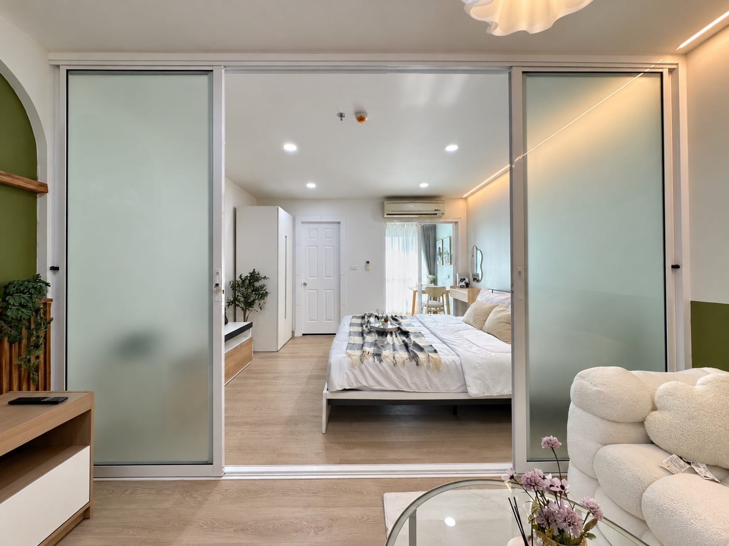 1-Bedroom Condominium for Sale in Phuket Town — interior view