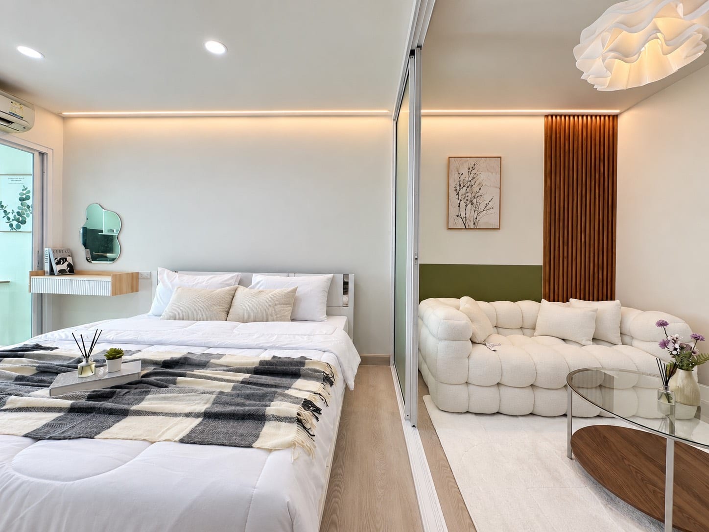 1-Bedroom Condominium for Sale in Phuket Town — interior view