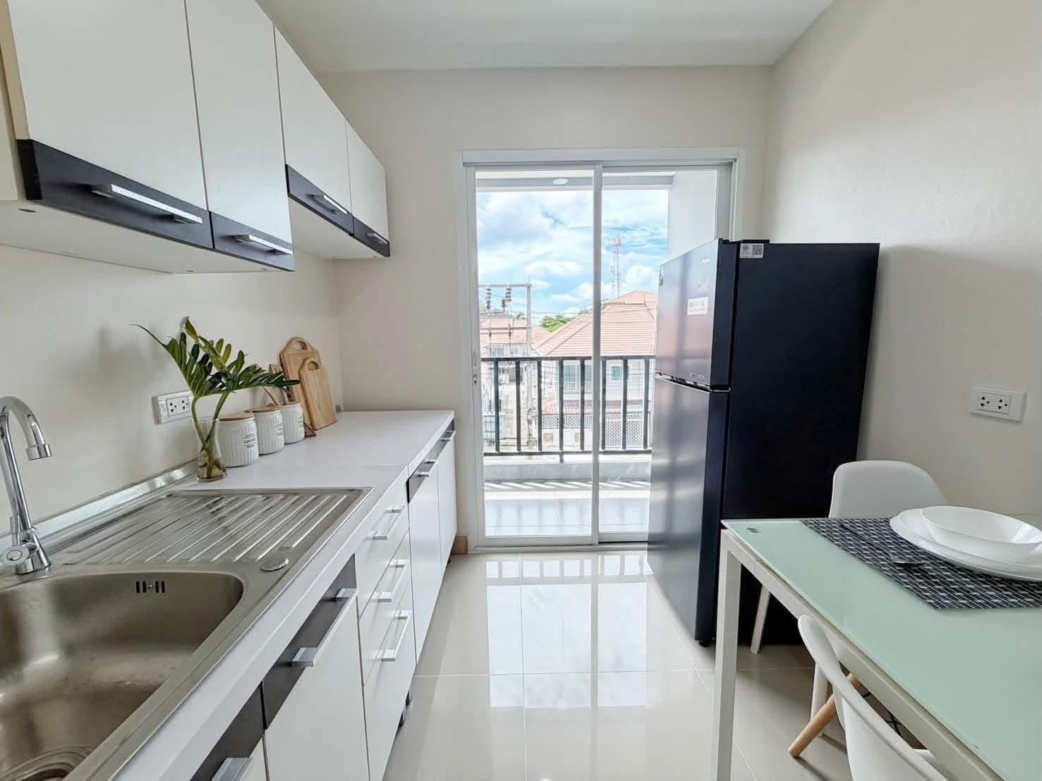 1-Bedroom Condominium for Sale in Phuket Town — interior view
