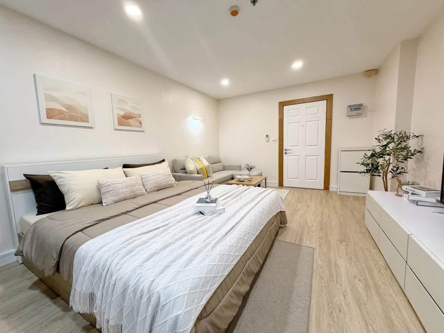 1-Bedroom Condominium for Sale in Phuket Town — interior view