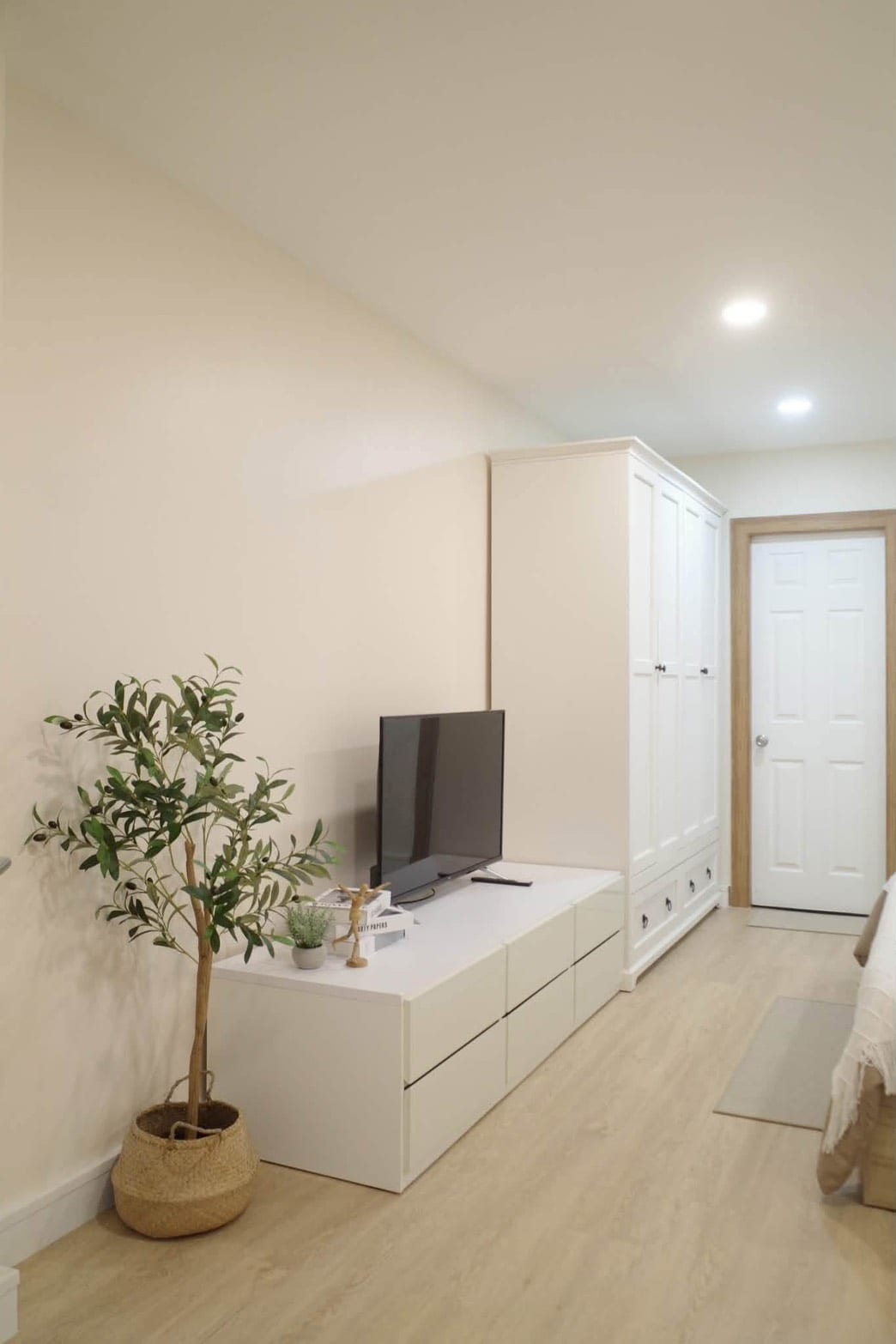 1-Bedroom Condominium for Sale in Phuket Town — interior view