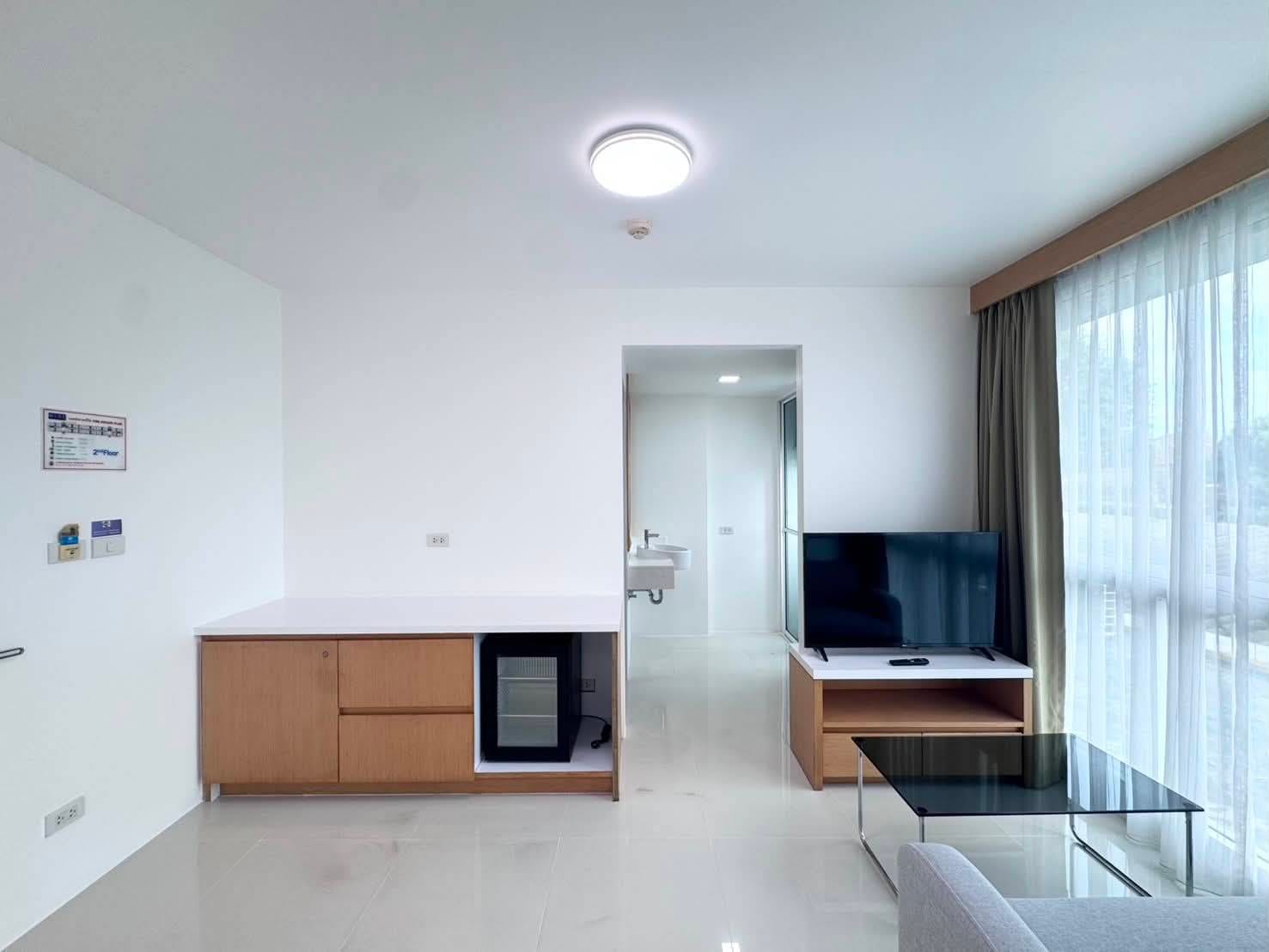 1-Bedroom Condominium for Sale in Phuket Town — interior view
