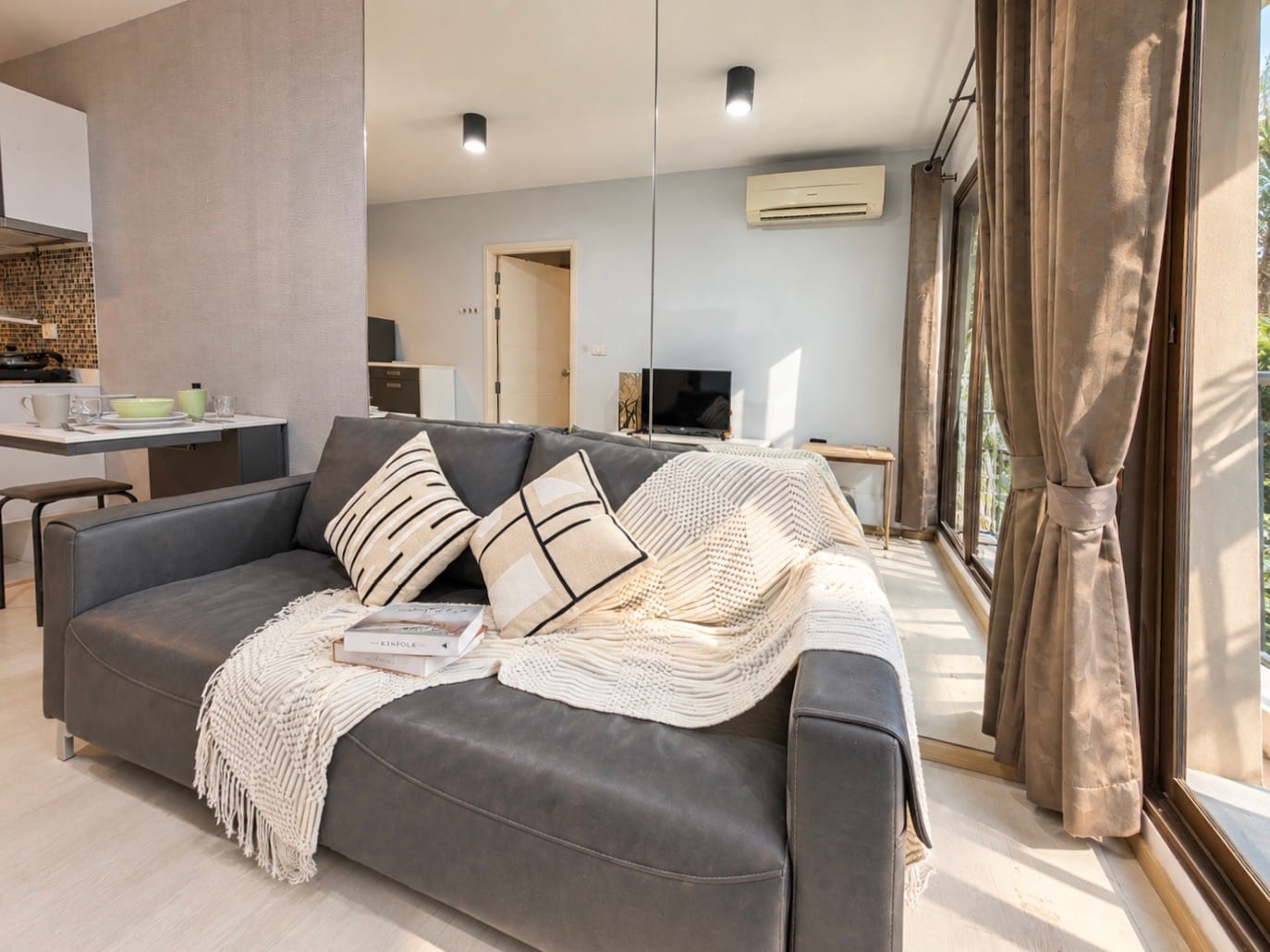 1-Bedroom Condominium for Sale in Phuket Town — interior view