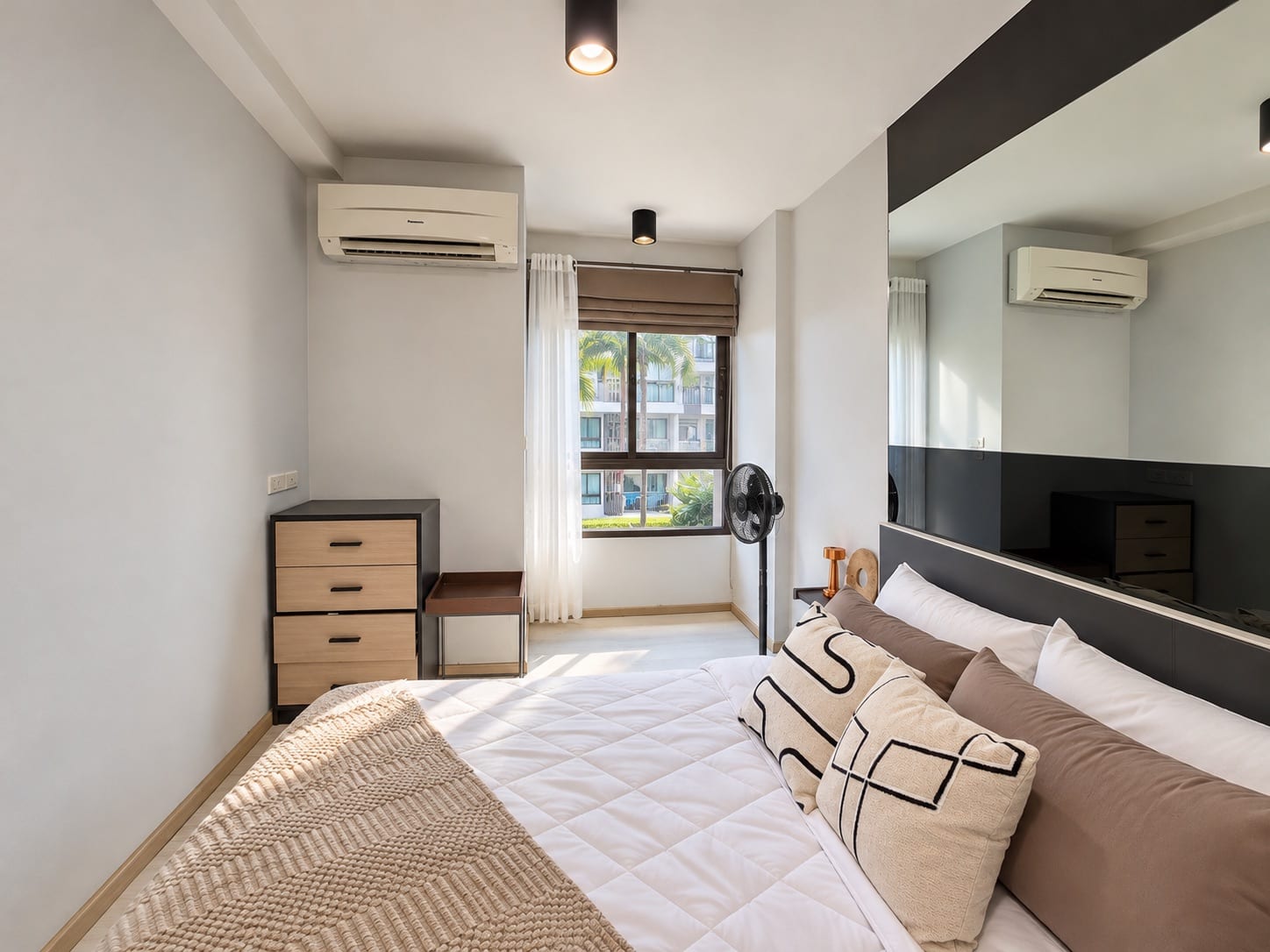 1-Bedroom Condominium for Sale in Phuket Town — interior view
