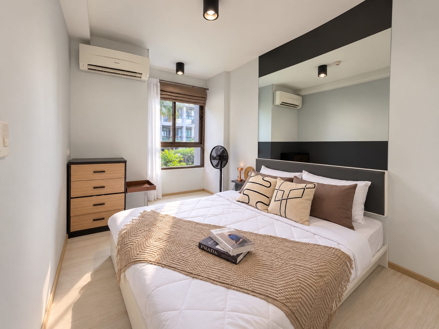 1-Bedroom Condominium for Sale in Phuket Town — interior view