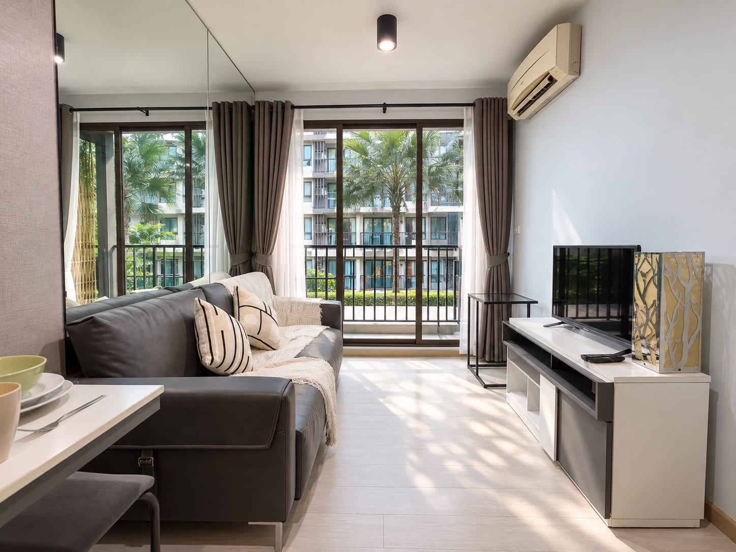 1-Bedroom Condominium for Sale in Phuket Town — interior view