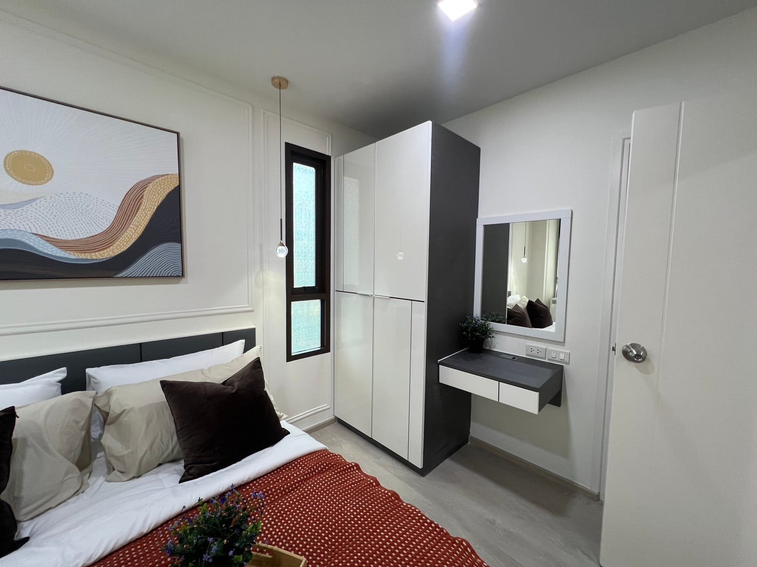 1-Bedroom Condominium for Sale in Phuket Town — interior view