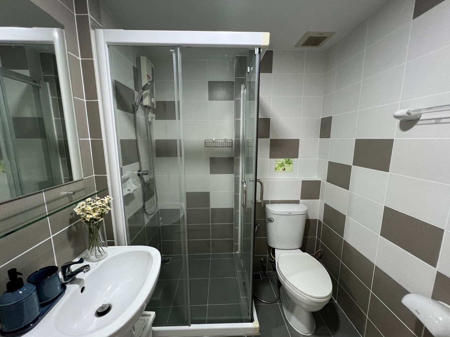 1-Bedroom Condominium for Sale in Phuket Town — interior view