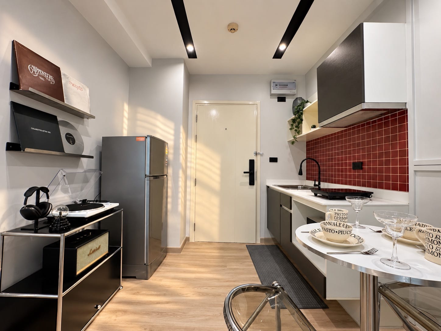 1-Bedroom Condominium for Sale in Phuket Town — interior view
