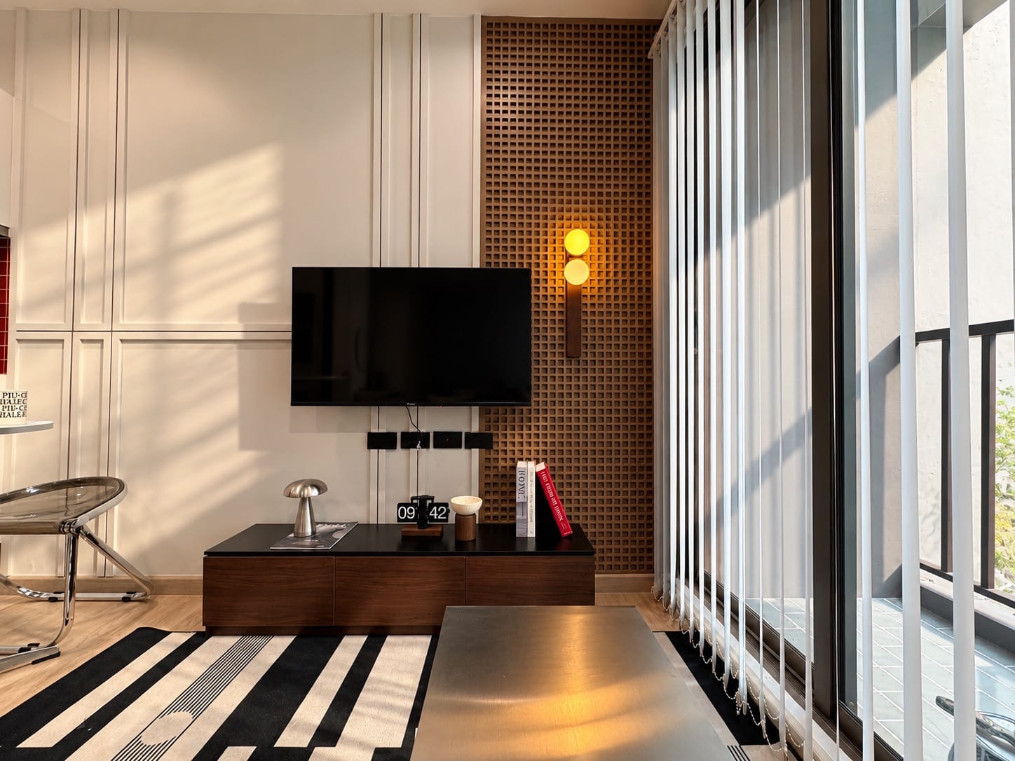 1-Bedroom Condominium for Sale in Phuket Town — interior view