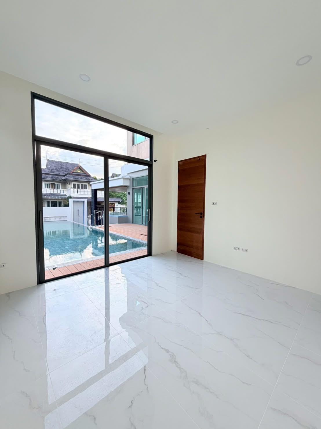 Brand-New 3-Storey Sky-Deck Pool Villa — Chalong 10