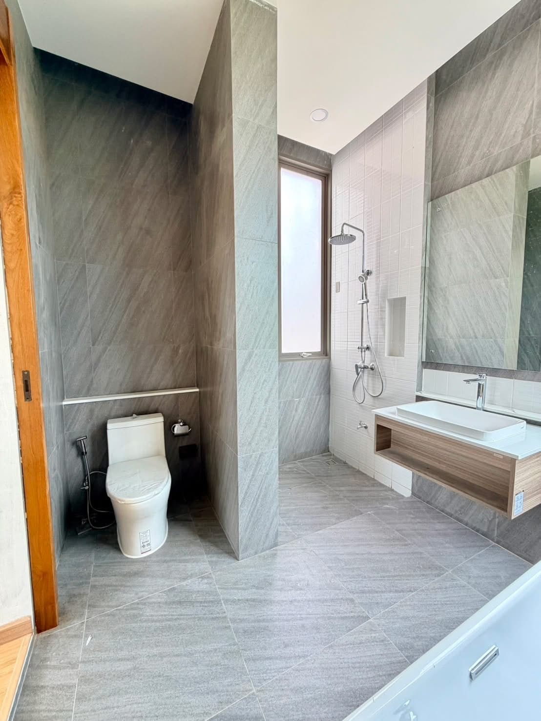Brand-New 3-Storey Sky-Deck Pool Villa — Chalong 22