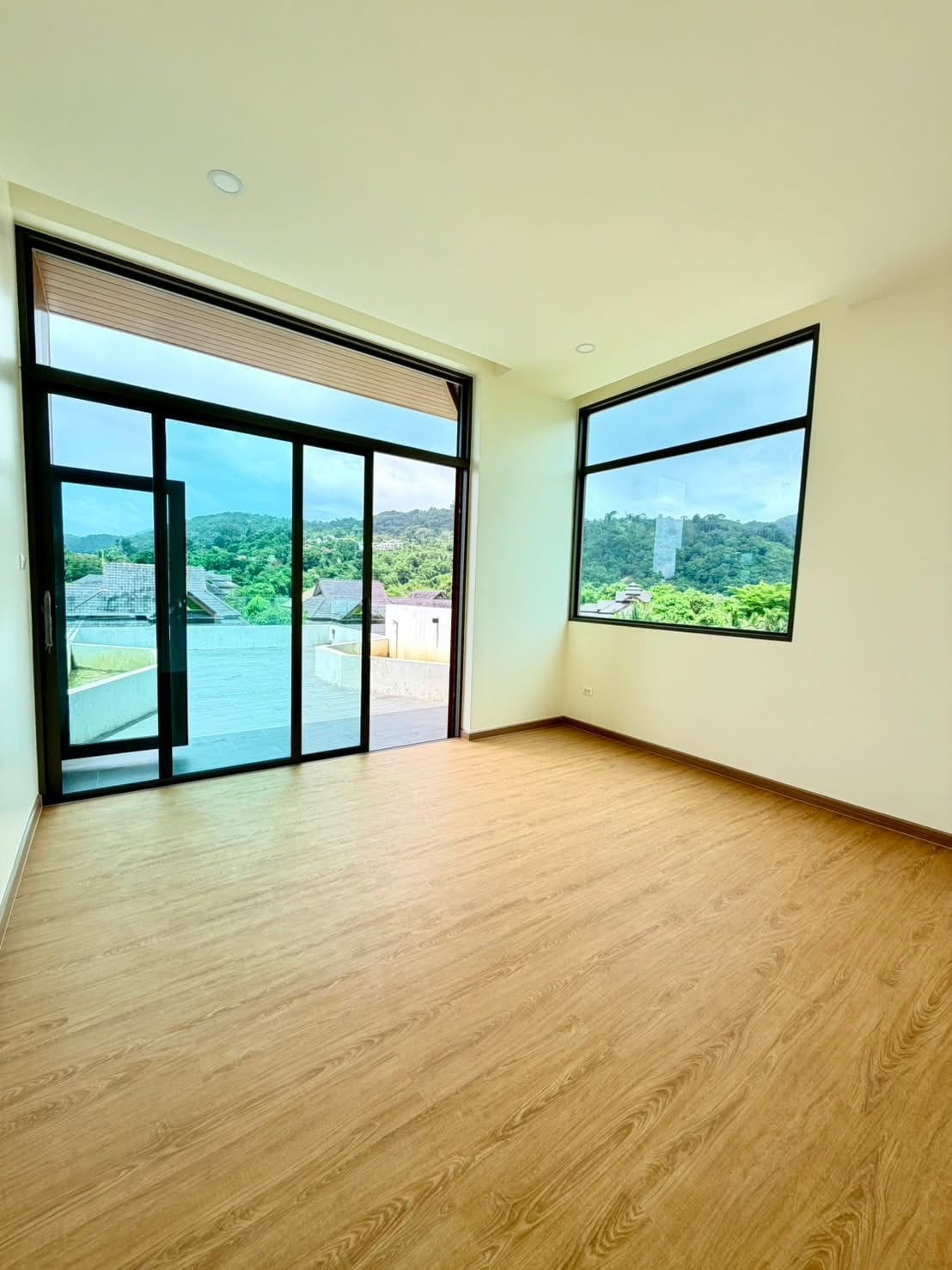 Brand-New 3-Storey Sky-Deck Pool Villa — Chalong 32