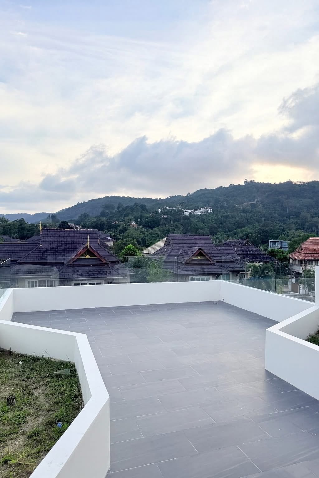 Brand-New 3-Storey Sky-Deck Pool Villa — Chalong 33