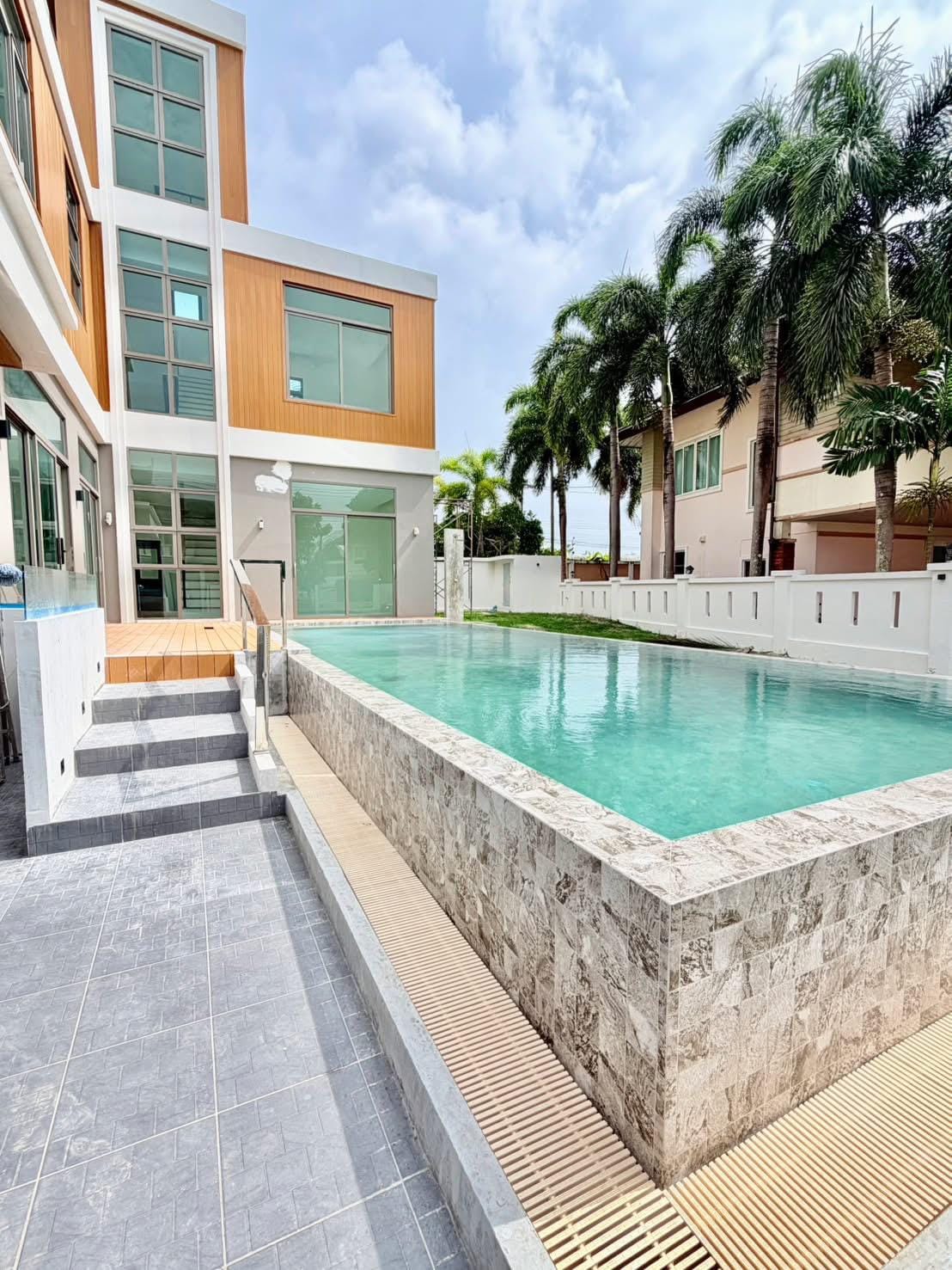 Brand-New 3-Storey Sky-Deck Pool Villa — Chalong 4