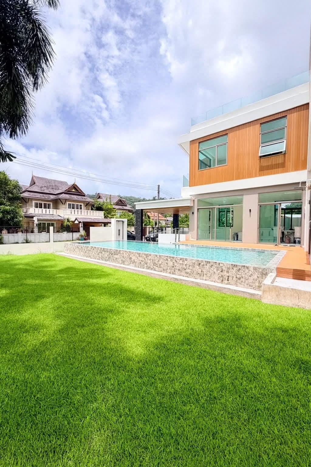 Brand-New 3-Storey Sky-Deck Pool Villa — Chalong 7