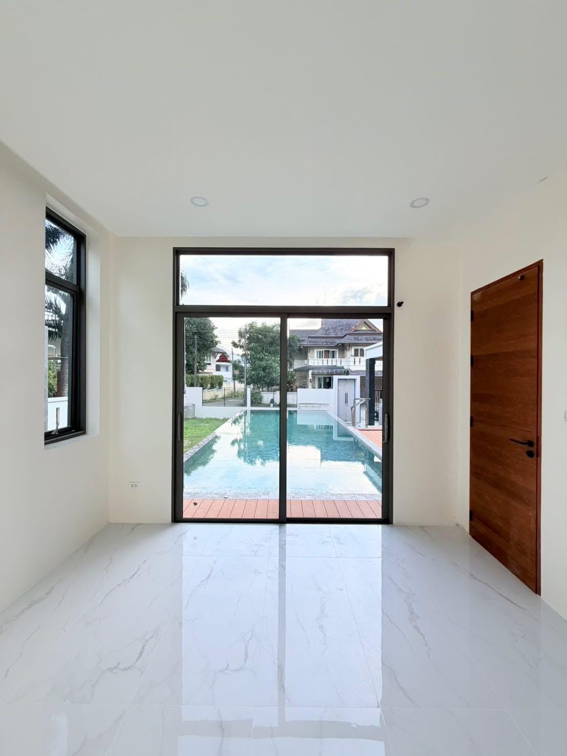Brand-New 3-Storey Sky-Deck Pool Villa — Chalong 9