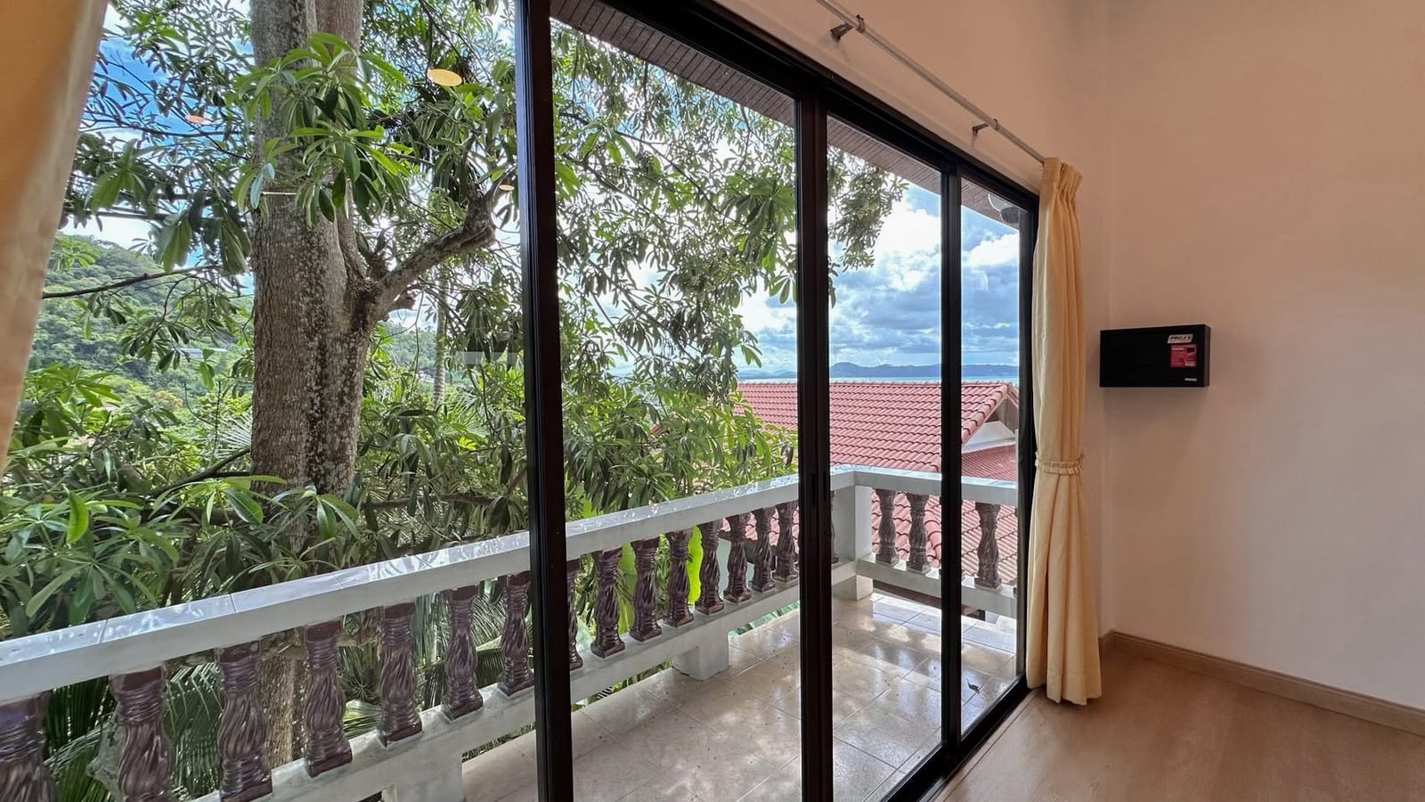 84 sq.m Pet-Friendly Apartment with Sea-View Balcony — Rawai 7