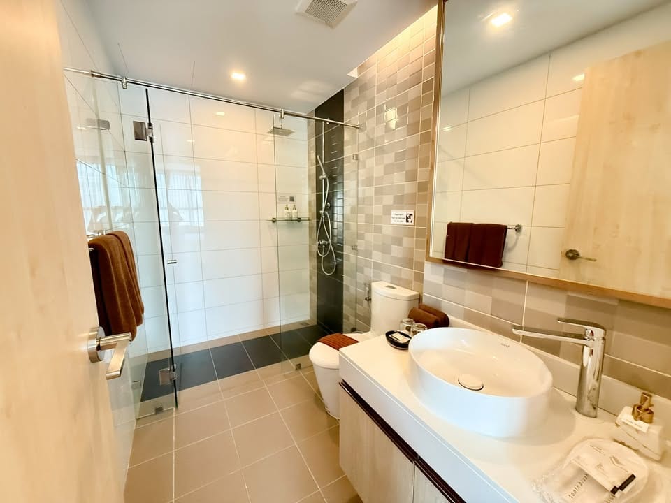 Modern 1-Bedroom Apartment — Two Minutes from Rawai Beachfront 3