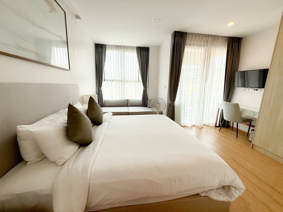 Modern 1-Bedroom Apartment — Two Minutes from Rawai Beachfront 4