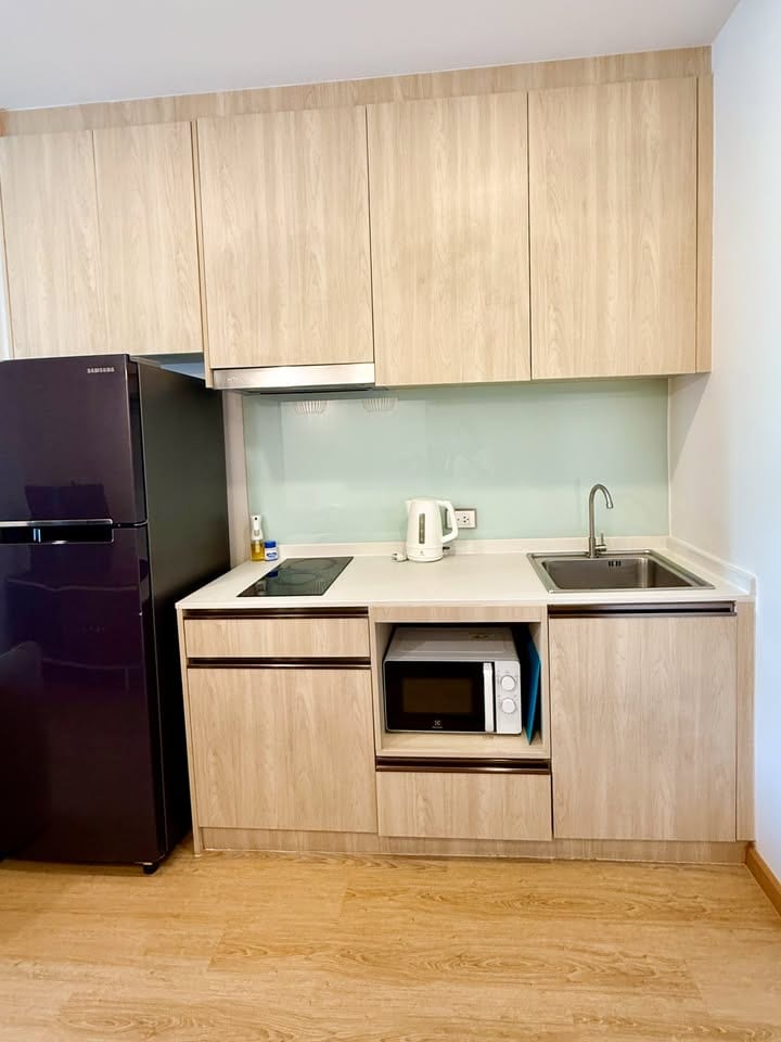 Modern 1-Bedroom Apartment — Two Minutes from Rawai Beachfront 7