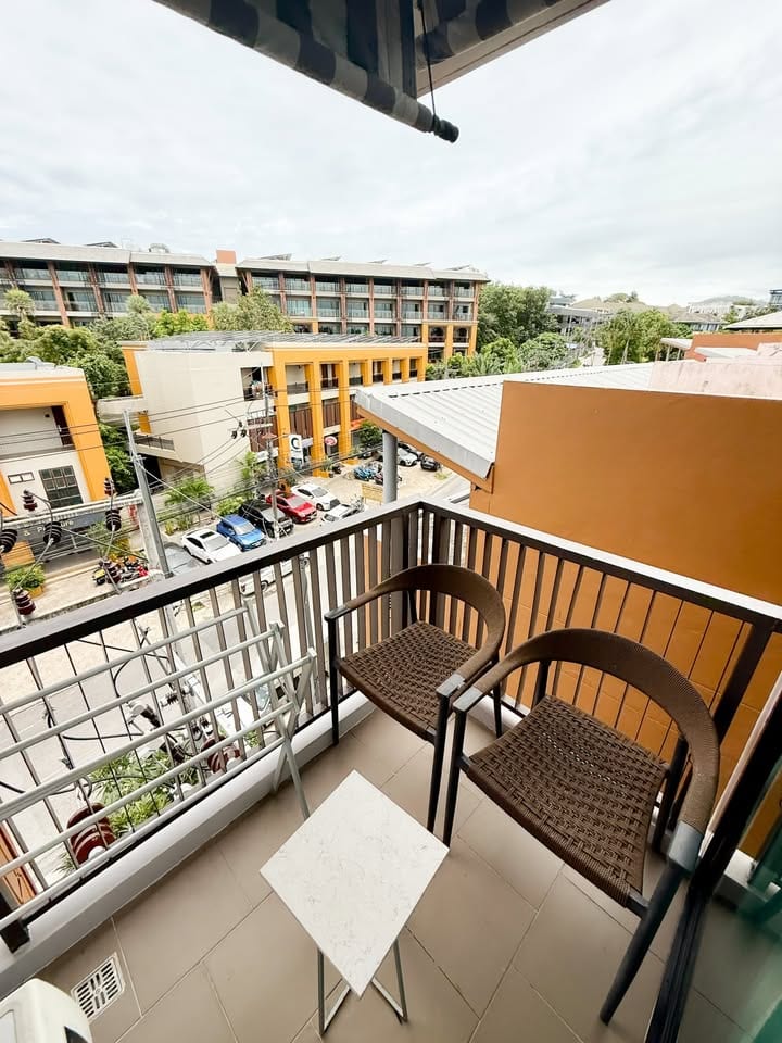 Modern 1-Bedroom Apartment — Two Minutes from Rawai Beachfront 8