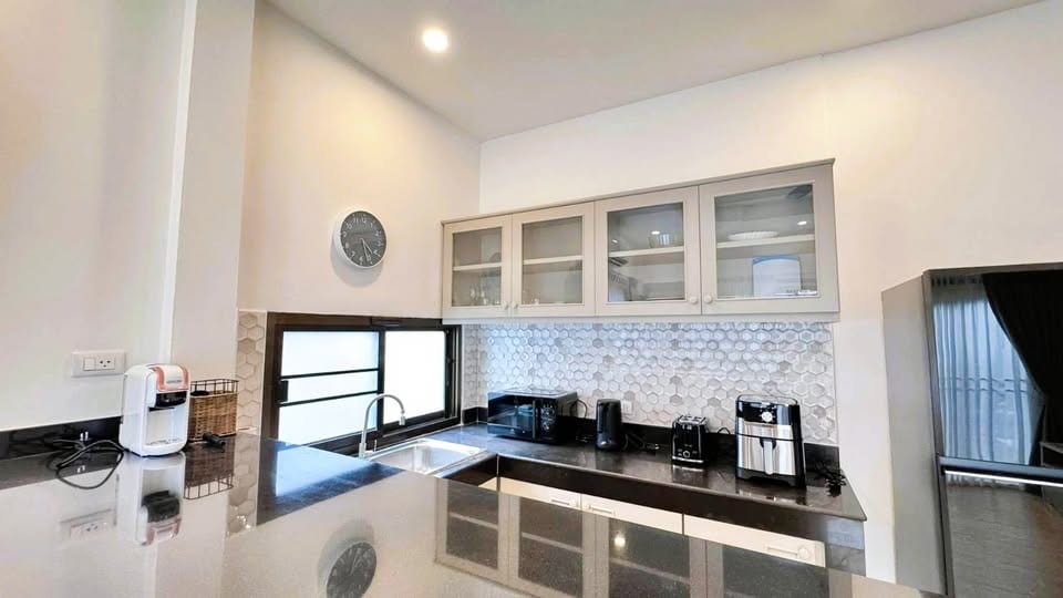 Renovated 1-Bedroom House with Communal Pool — Rawai 7