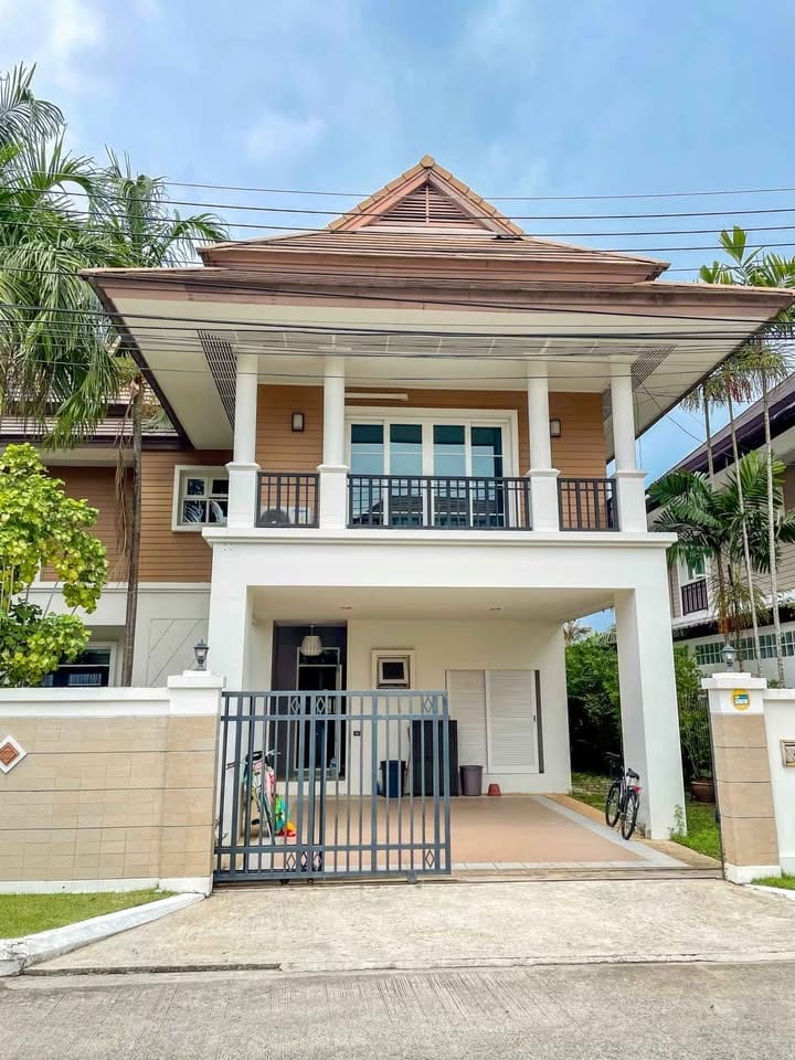 Four-Bedroom Family House on the Water — Rawai