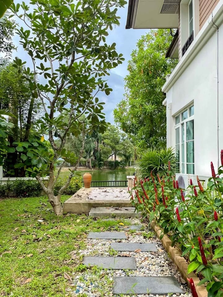 Four-Bedroom Family House on the Water — Rawai 2