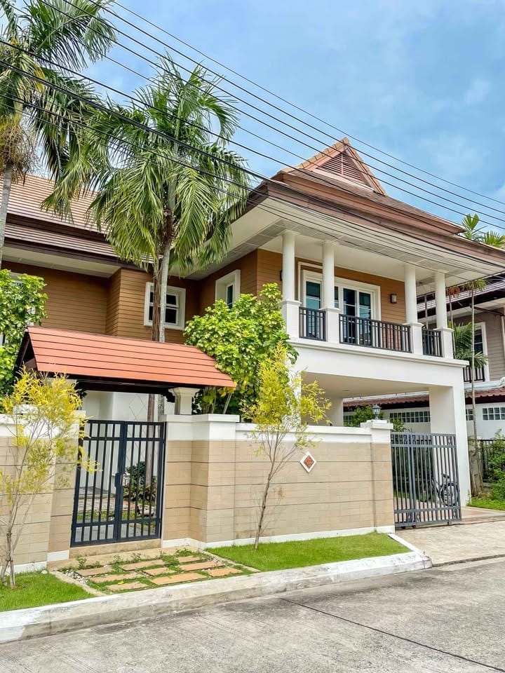 Four-Bedroom Family House on the Water — Rawai 7