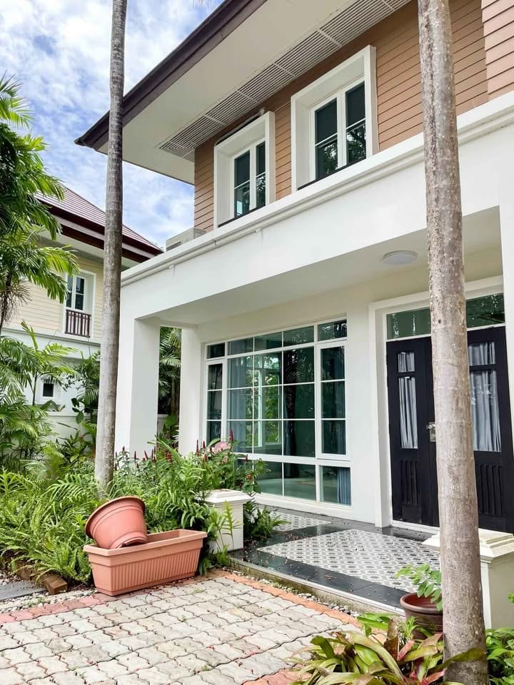 Four-Bedroom Family House on the Water — Rawai 9