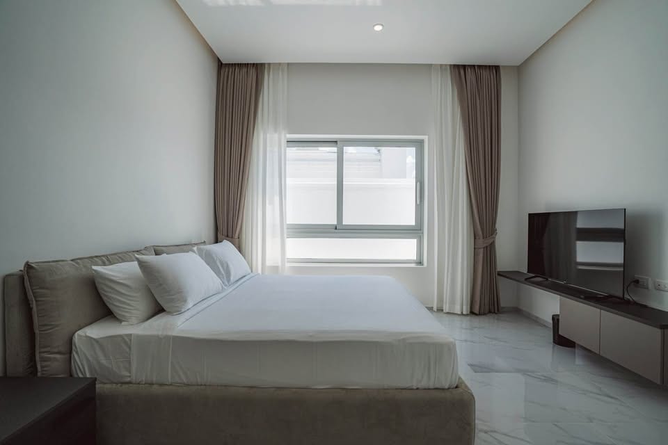 5-Bedroom Villa for Rent in Rawai, Phuket — interior view