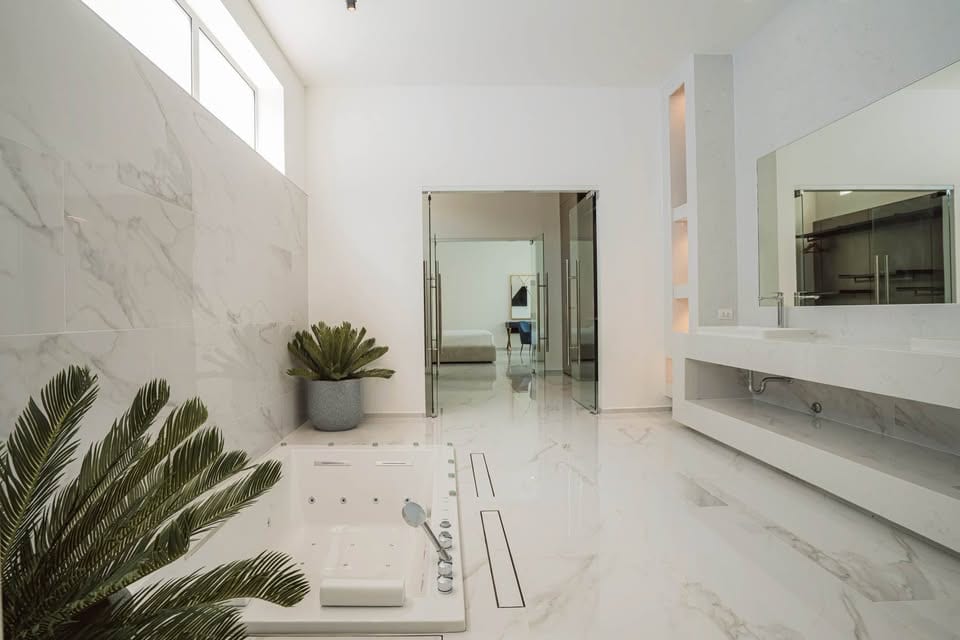 5-Bedroom Villa for Rent in Rawai, Phuket — interior view