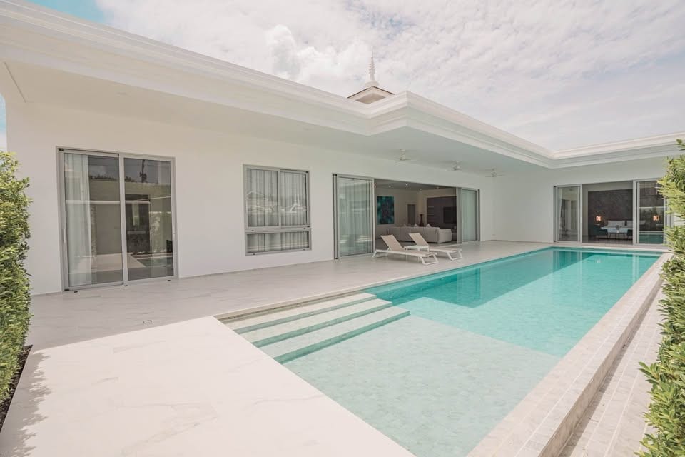 5-Bedroom Villa for Rent in Rawai, Phuket — interior view