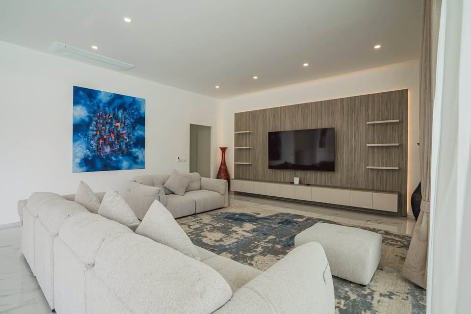 5-Bedroom Villa for Rent in Rawai, Phuket — interior view