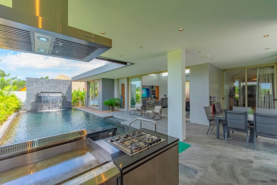 4-Bedroom Villa for Sale in Rawai, Phuket — exterior view