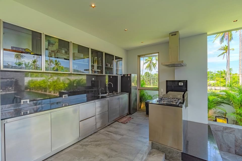 4-Bedroom Villa for Sale in Rawai, Phuket — exterior view