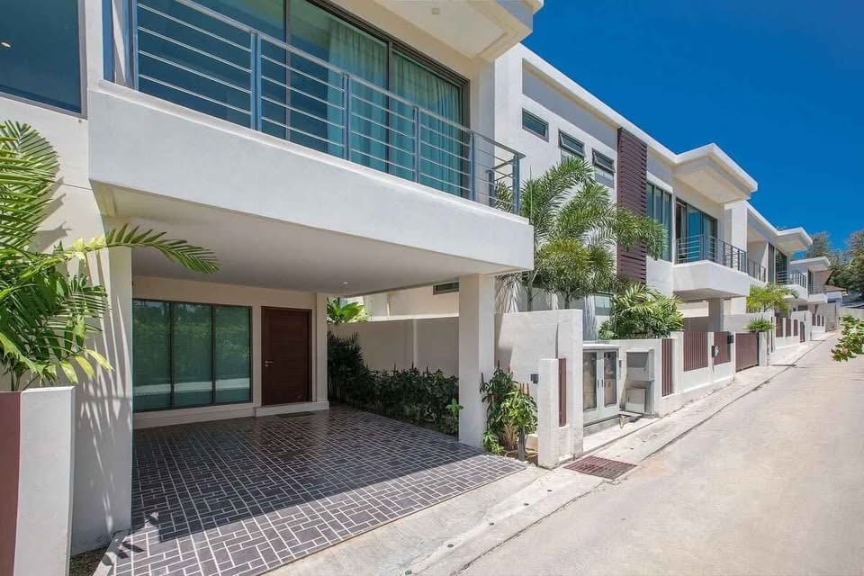 Three-Bedroom Pool Villa in a Gated Estate — Rawai 2
